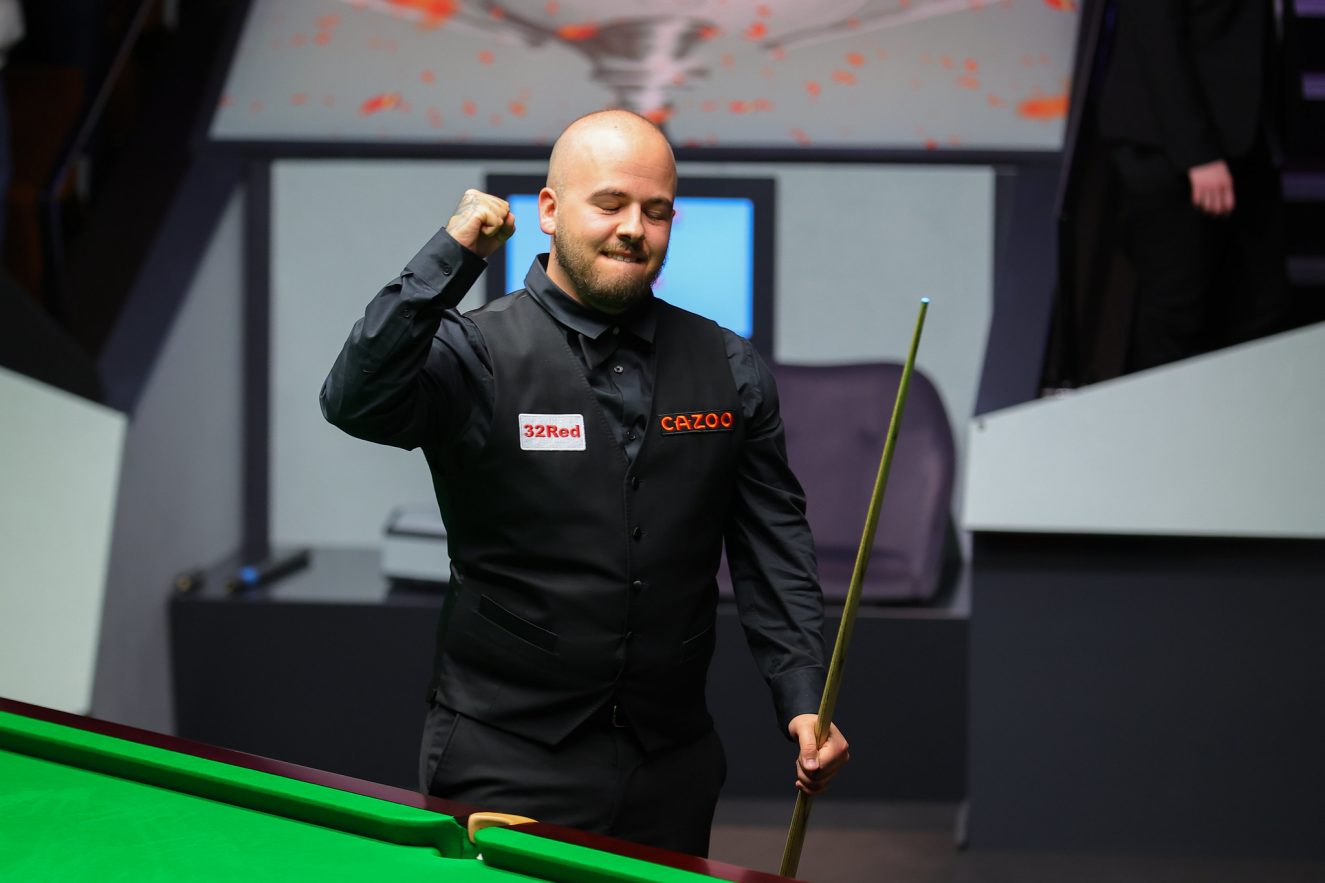 踢球还是 踢球还是