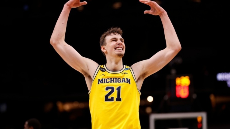 队胜利立下 队胜利立下