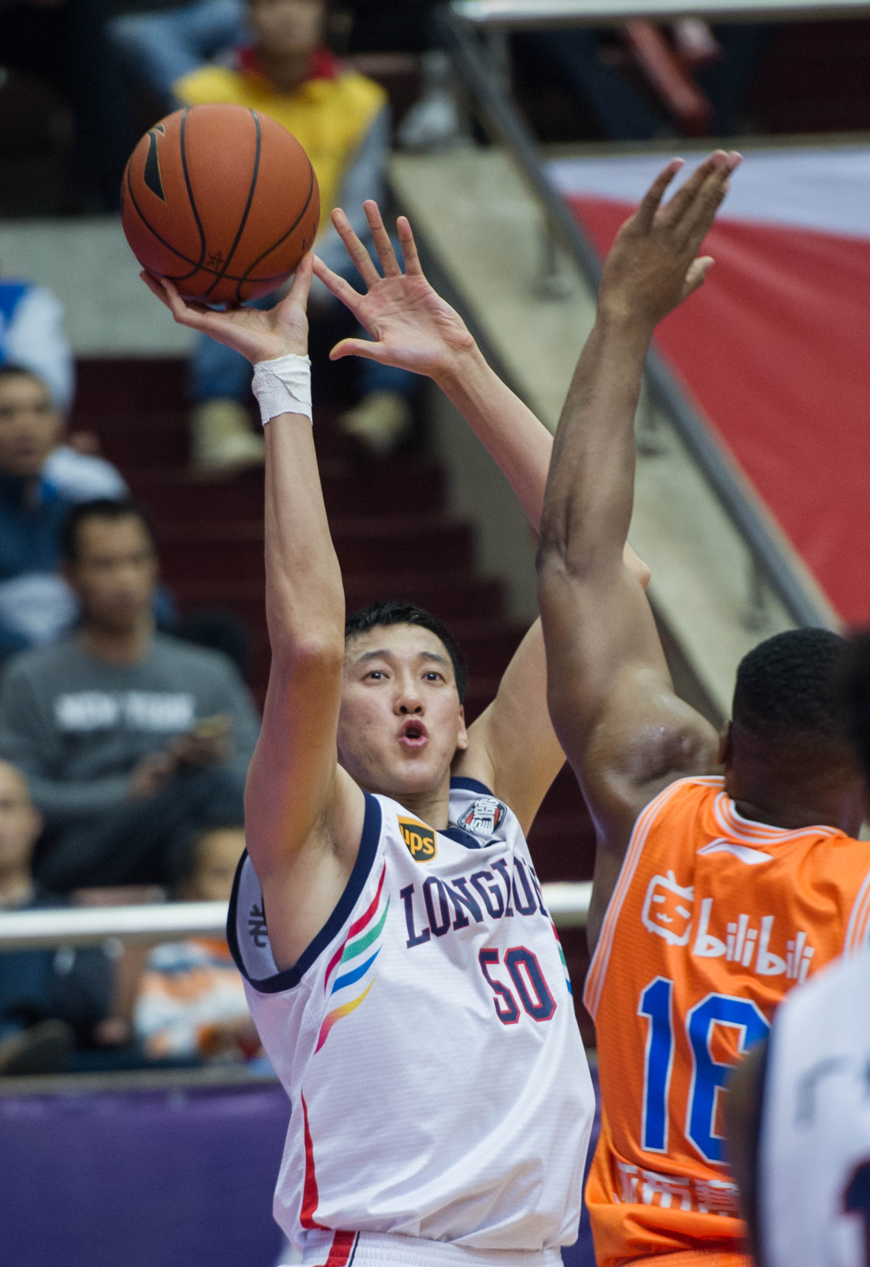 三球大胜曼 三球大胜曼